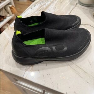 Oofos shoes men’s 9.5 awesome cushion